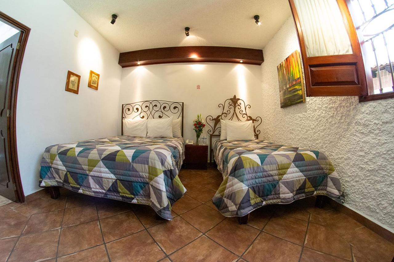 Hotel Meson De Los Remedios Morelia Exterior photo