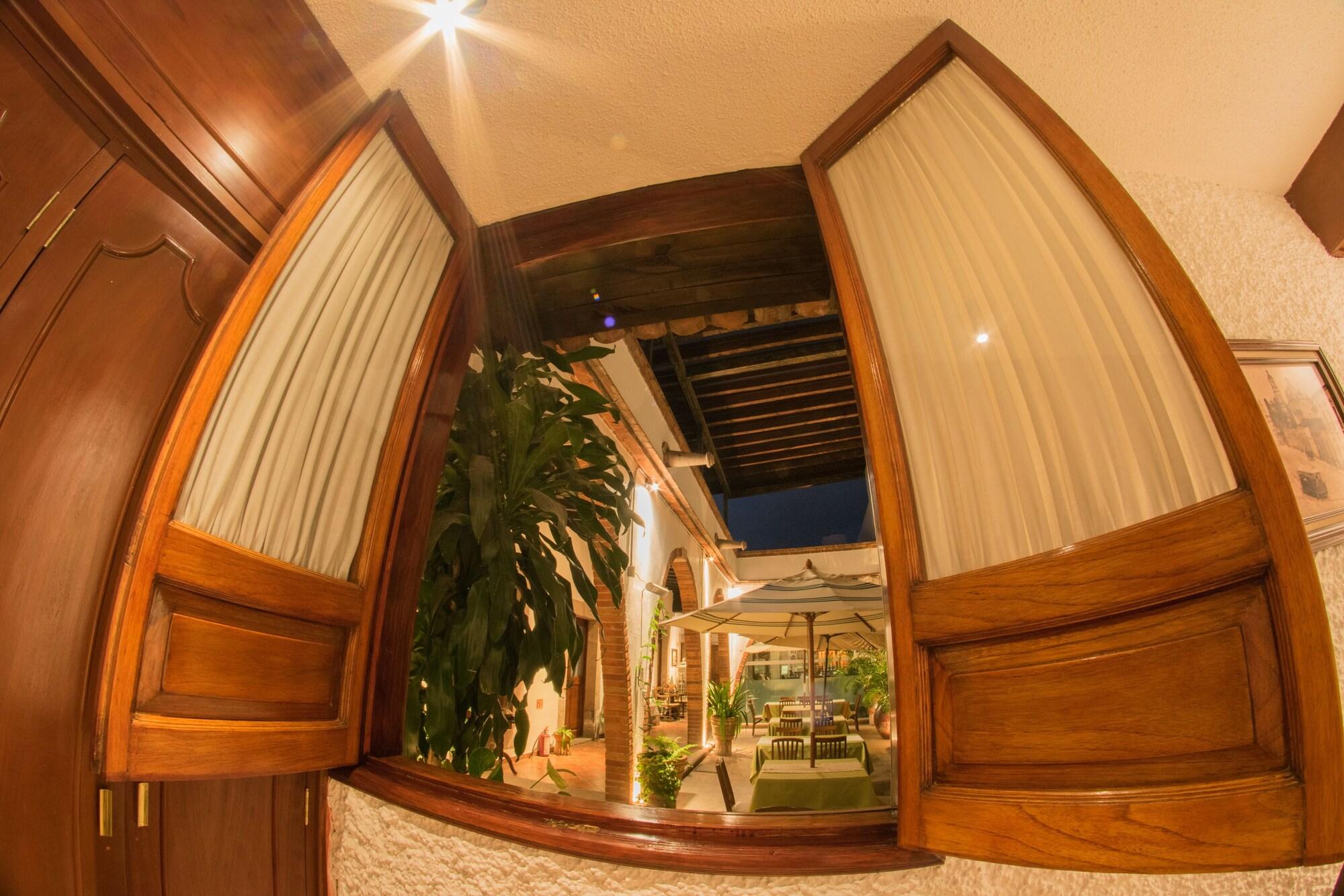 Hotel Meson De Los Remedios Morelia Exterior photo