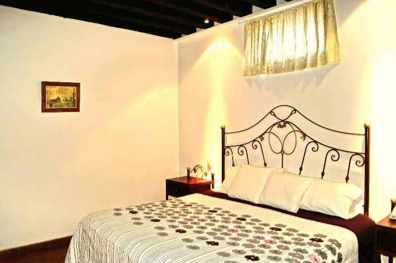 Hotel Meson De Los Remedios Morelia Exterior photo