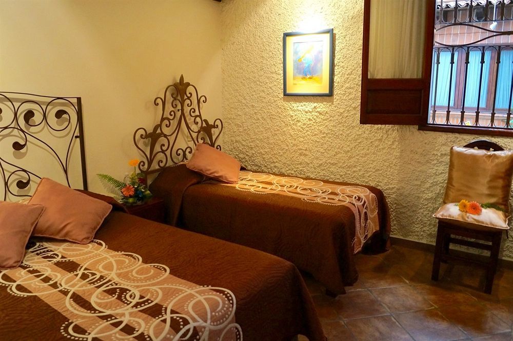 Hotel Meson De Los Remedios Morelia Exterior photo
