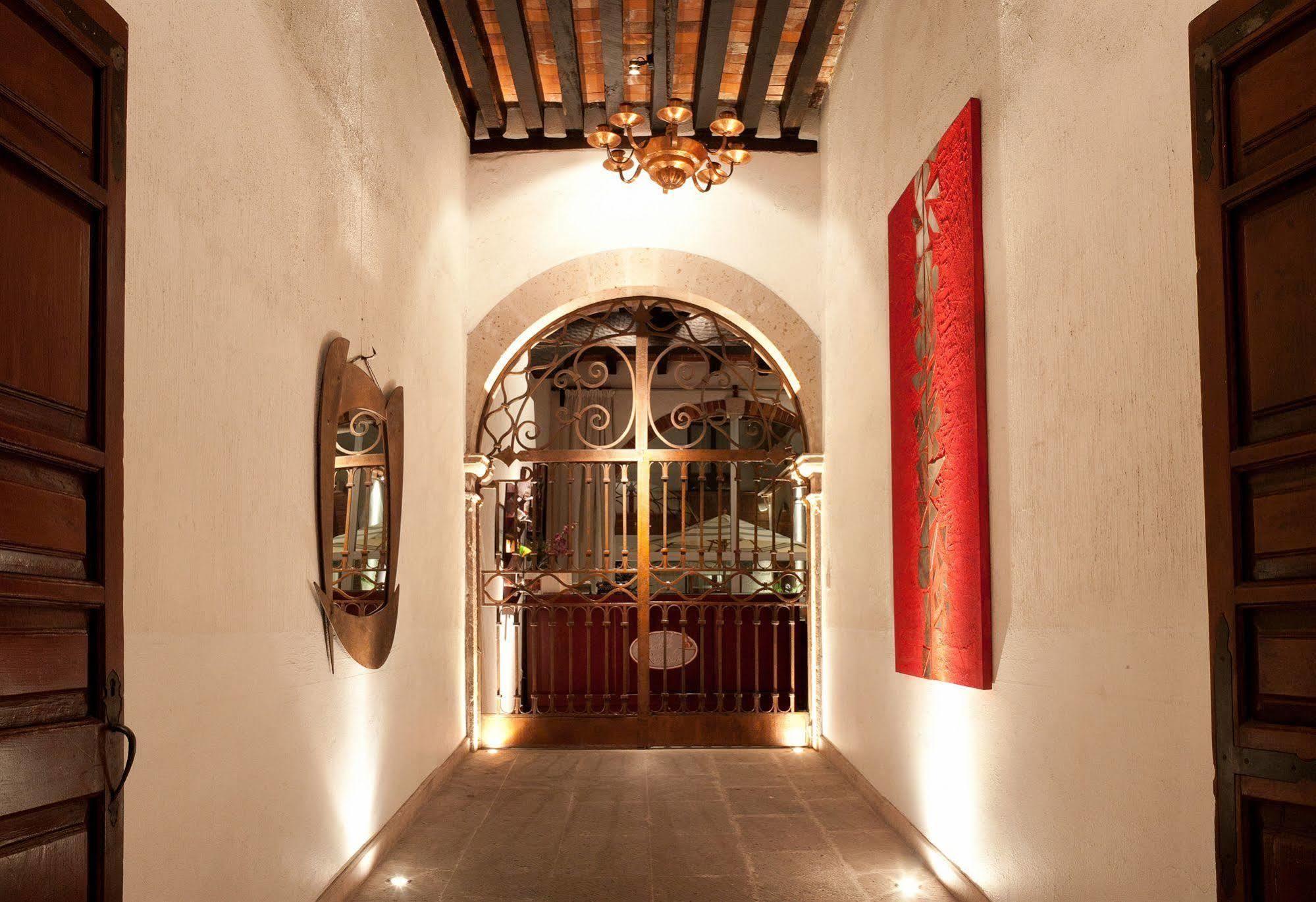 Hotel Meson De Los Remedios Morelia Exterior photo